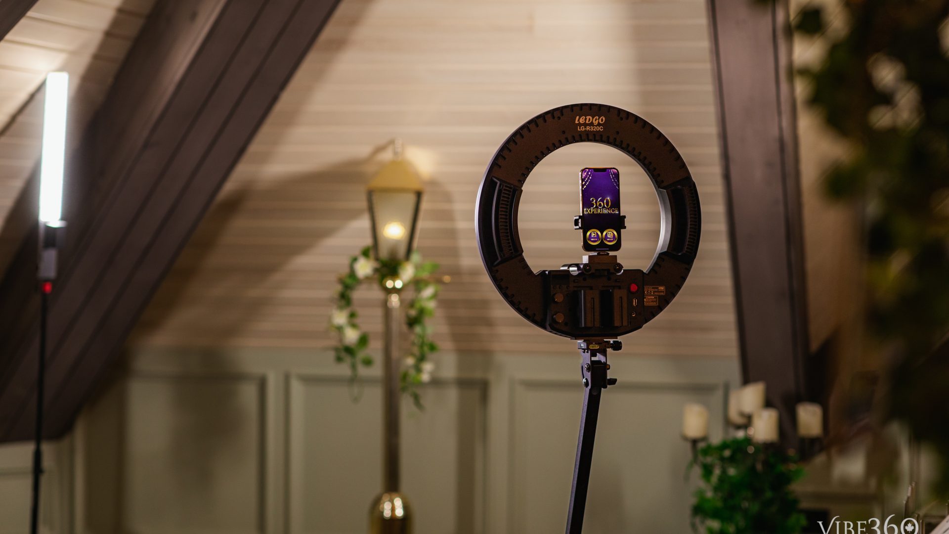 Ring light setup with smartphone displaying 360 experience in cozy indoor setting. Perfect for photography enthusiasts.